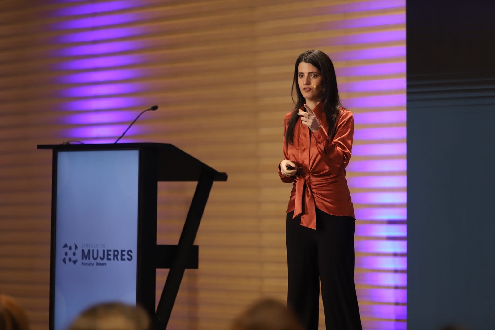 CIRCULO DE MUJERES
COCTEL (CÁMARA DE COMERCIO BOGOTÁ)
MODERADORA - SANDRA SUAREZ
CHARLA - ALEJANDRA MARCOTE
BOGOTÁ - 23 DE 2025
FOTO - VANESA LONDOÑO